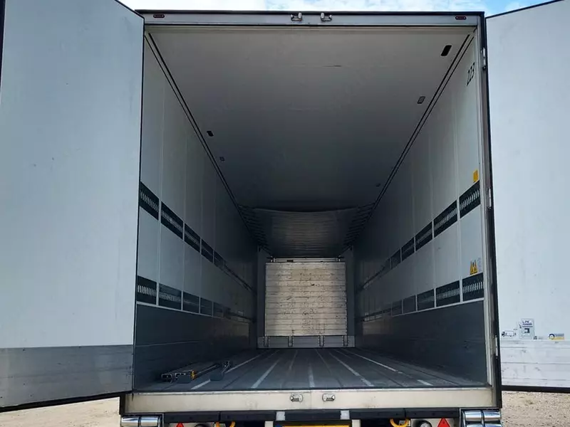 Sovutkichli yarim tirkama Schmitz