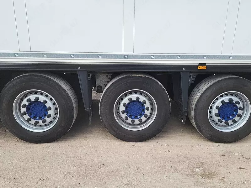 Sovutkichli yarim tirkama Schmitz