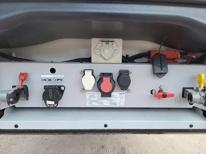 Sovutkichli yarim tirkama Schmitz