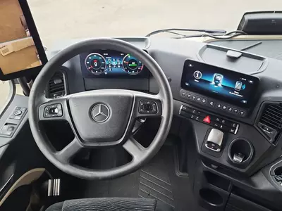 Тягач Mercedes Actros 1942 4X2