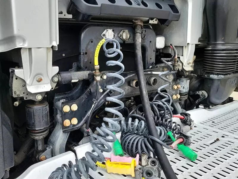 DAF XF 510 4X2 yengil tortuvchi treyler yuk mashinasi