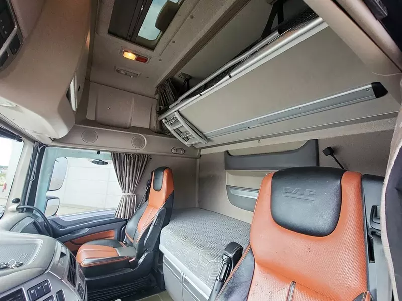 DAF XF 510 4X2 yengil tortuvchi treyler yuk mashinasi