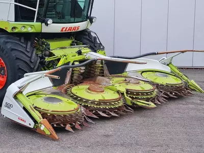 Claas Jaguar 940 ozuqa yig‘uvchi kombayn