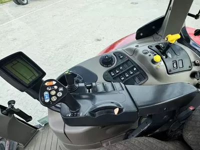 Колесный трактор Case IH Puma 210