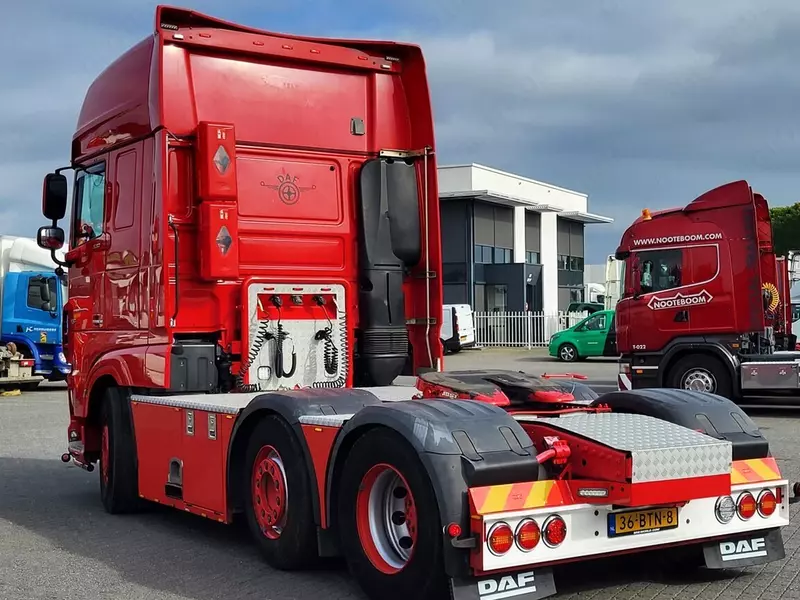 DAF XF 530 6X2 tortuvchi yuk mashinasi