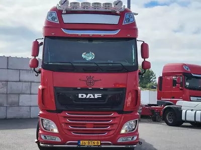 DAF XF 530 6X2 tortuvchi yuk mashinasi