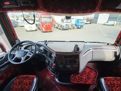 DAF XF 530 6X2 tortuvchi yuk mashinasi