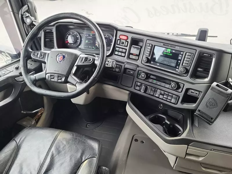 Scania R500 4X2 tortuvchi yuk mashinasi