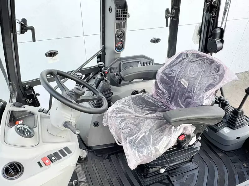 Экскаватор-погрузчик Case 570SV 4WD