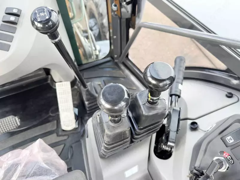 Экскаватор-погрузчик Case 570SV 4WD