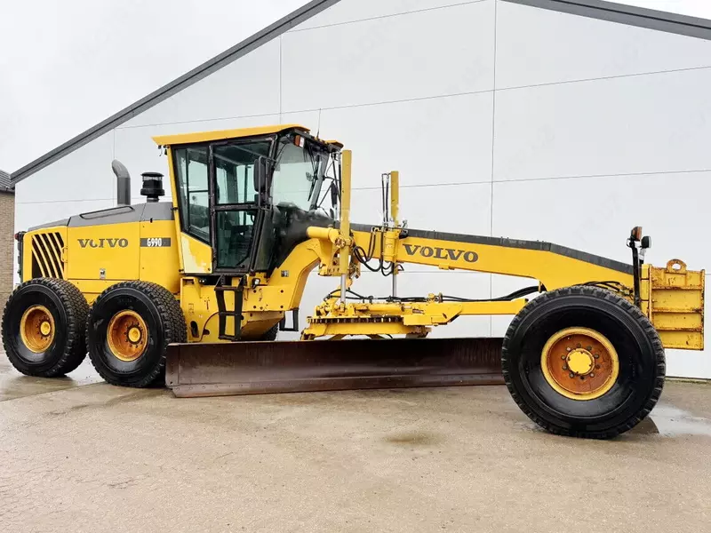 Грейдер Volvo G990