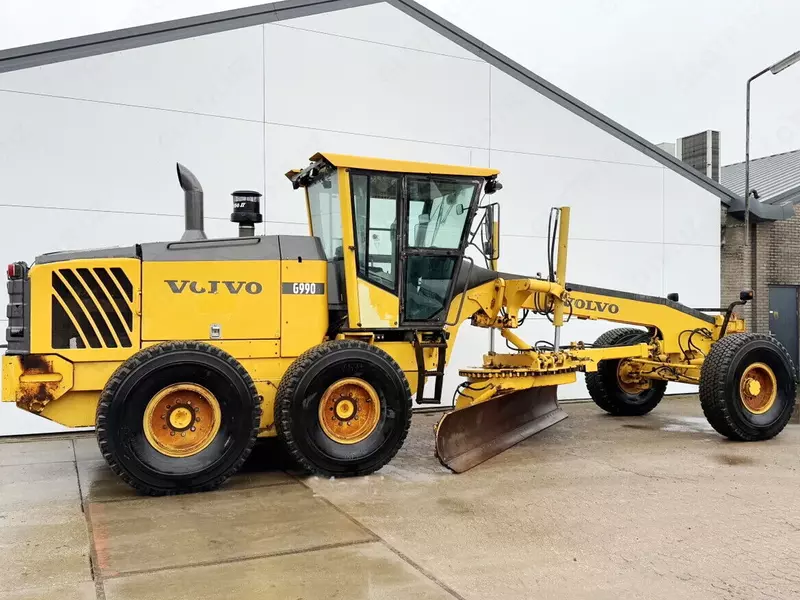 Грейдер Volvo G990