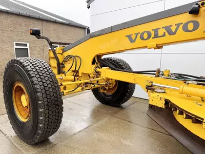 Грейдер Volvo G990