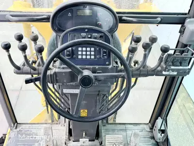 Грейдер Volvo G990