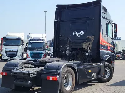 Mercedes Actros 1853 4X2 tortuvchi yuk mashinasi