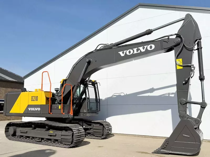 Новый гусеничный экскаватор Volvo EC210