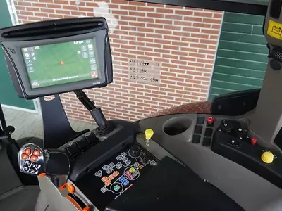 Колесный трактор Case IH Puma 220