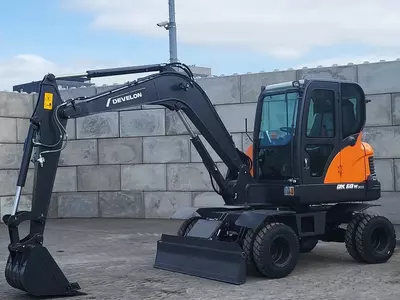 Колесный экскаватор Develon DX60 WN ECO-1