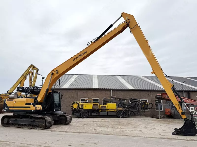 Uzun qo‘llikli ekskavator Hyundai HX300LR