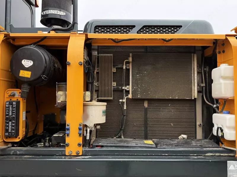 Uzun qo‘llikli ekskavator Hyundai HX300LR