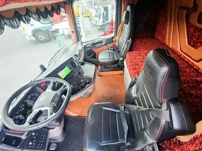 Тягач Scania S650 6X4