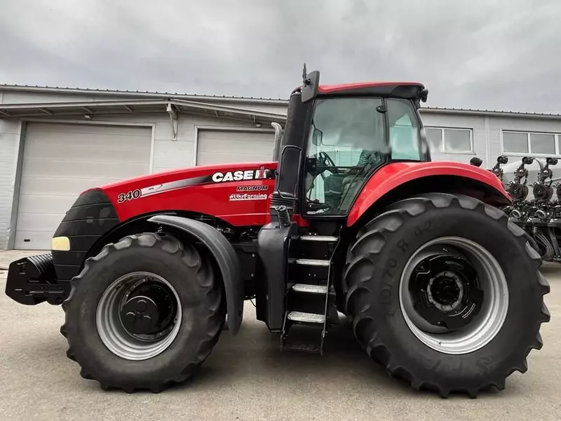 Колесный трактор Case IH Magnum 340