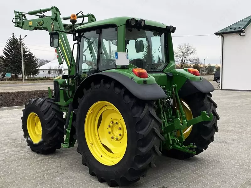 Колесный трактор John Deere 6420