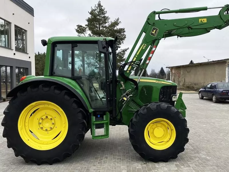 Колесный трактор John Deere 6420