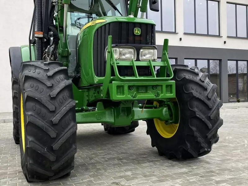 Колесный трактор John Deere 6420