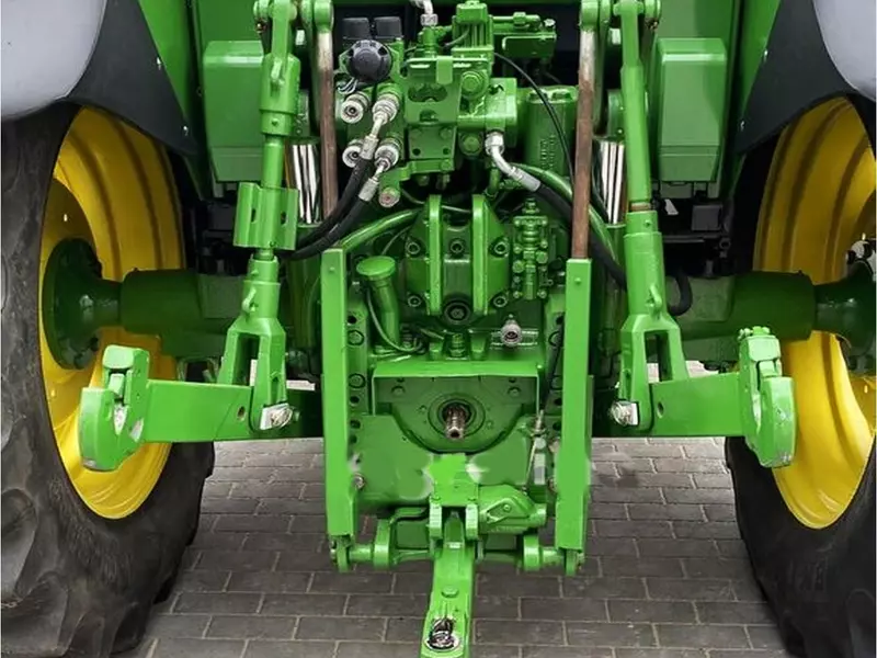 Колесный трактор John Deere 6420