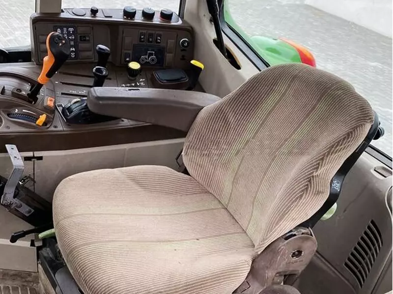 Колесный трактор John Deere 6420