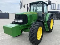 Колесный трактор John Deere 6620