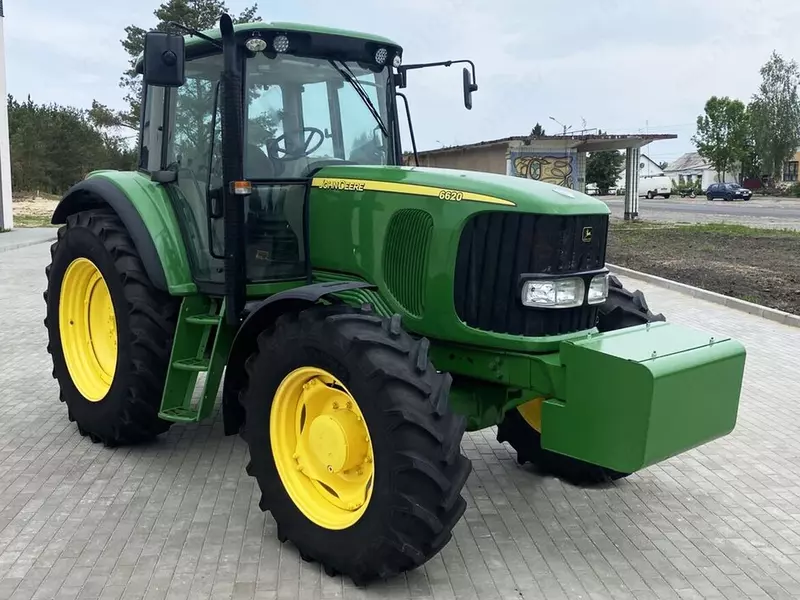Колесный трактор John Deere 6620