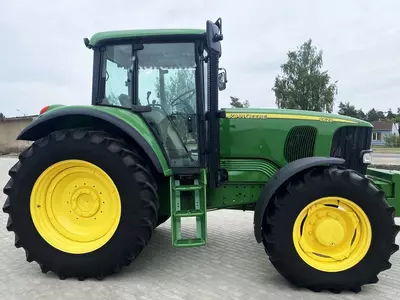 Колесный трактор John Deere 6620