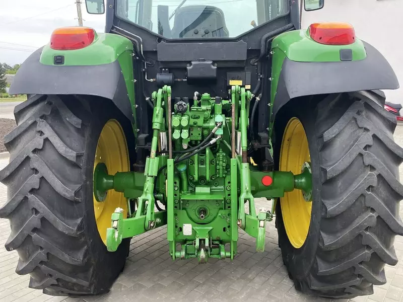Колесный трактор John Deere 6620