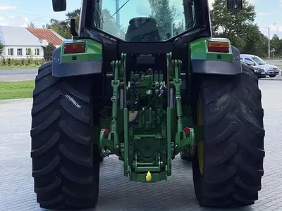 Колесный трактор John Deere 6900