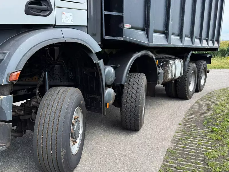 Самосвал Mercedes-Benz Arocs 4848 8x8 tipper