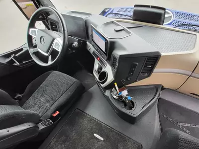 Грузовик-автовоз Mercedes Actros 1936 4X2