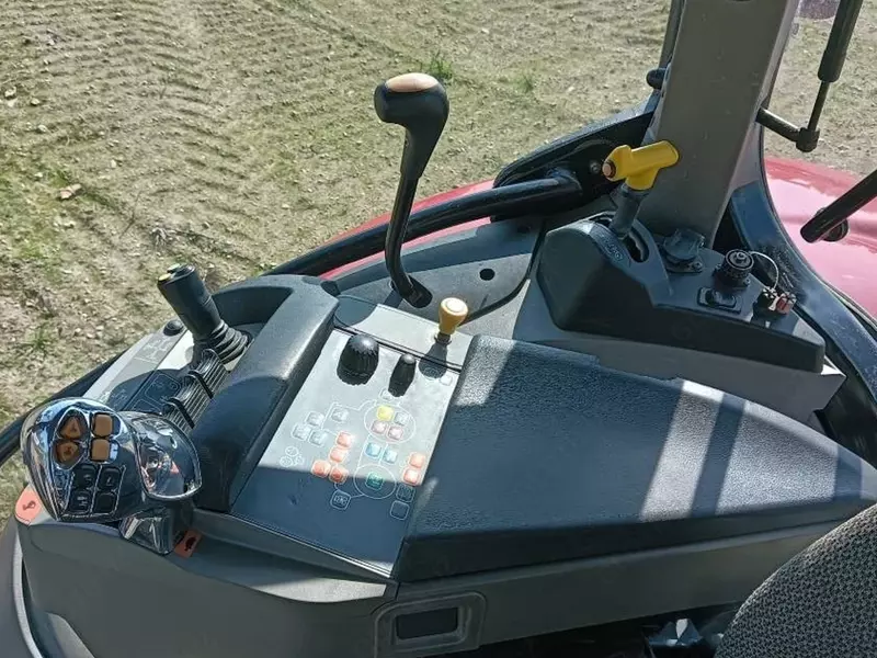 Трактор колесный Case IH Maxxum 140