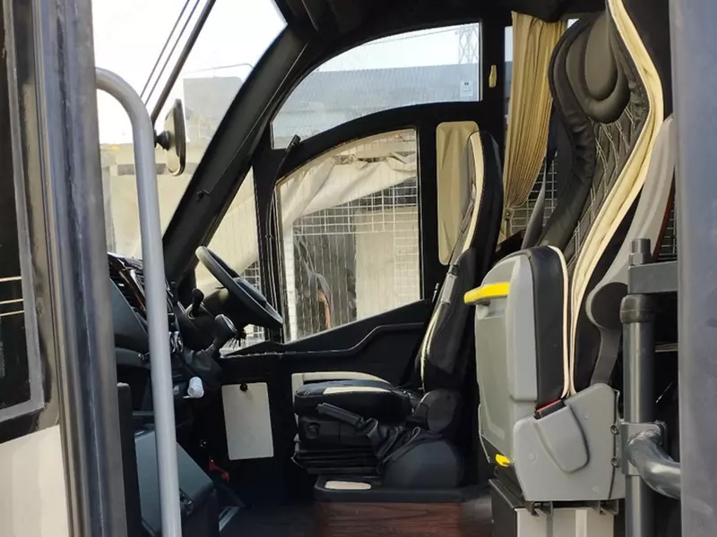 Микроавтобус IVECO DAILY - RIGHT HAND DRIVE TOURISTIC VEHICLE