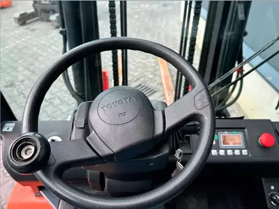 Электропогрузчик Toyota 8FBMT45