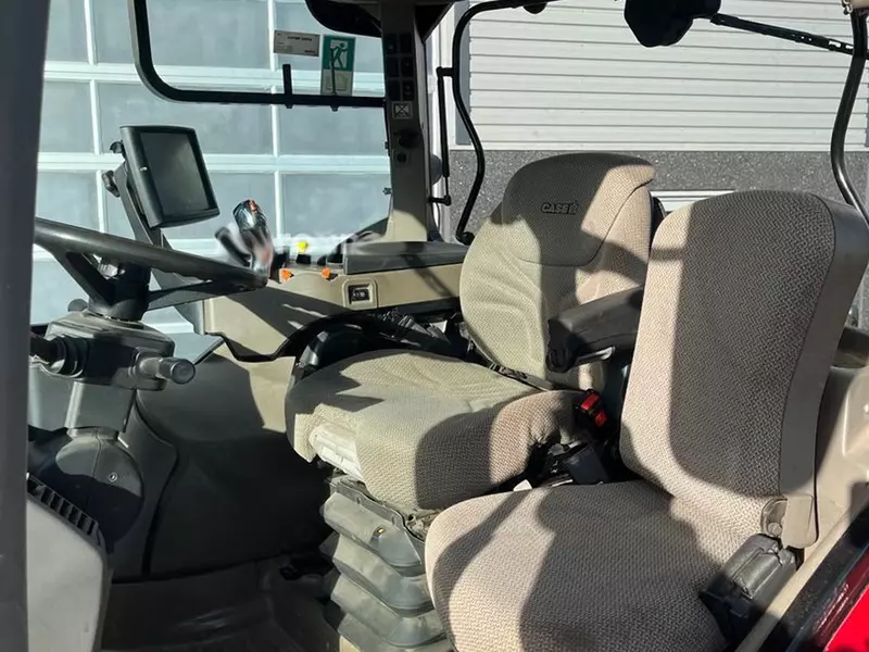 Колесный трактор Case IH PUMA 185 CVX Med frontlift RED Model