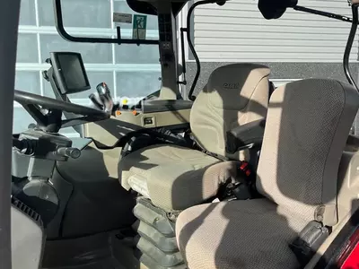 Колесный трактор Case IH PUMA 185 CVX Med frontlift RED Model