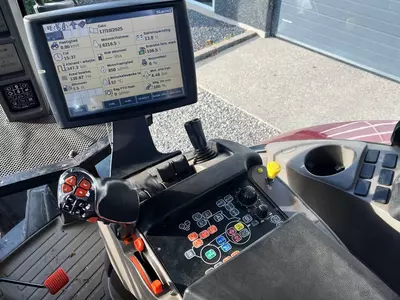 Колесный трактор Case IH PUMA 185 CVX Med frontlift RED Model