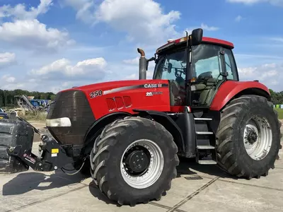 Колесный трактор Case IH Magnum 250