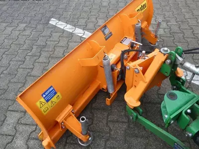 Трактор колесный John Deere 3046R