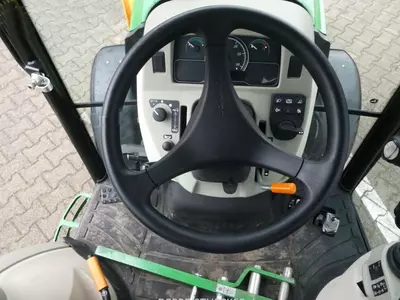 Трактор колесный John Deere 3046R