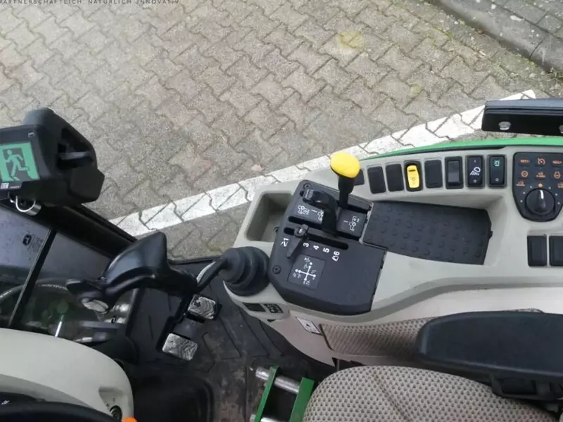 Трактор колесный John Deere 3046R