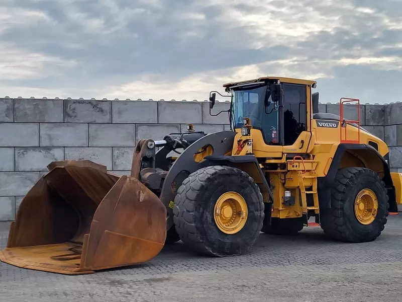 Колесный погрузчик Volvo L260 H