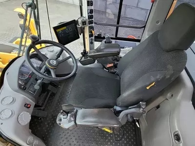 Колесный погрузчик Volvo L260 H